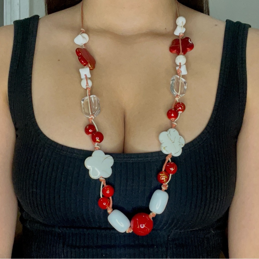 red and white glass beaded necklace with adjustable clasp